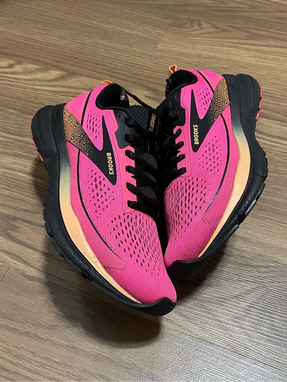 Brooks Trace 3 Pink Glow Women's Sneakers Size 7.5 Running Shoes 1204011B694